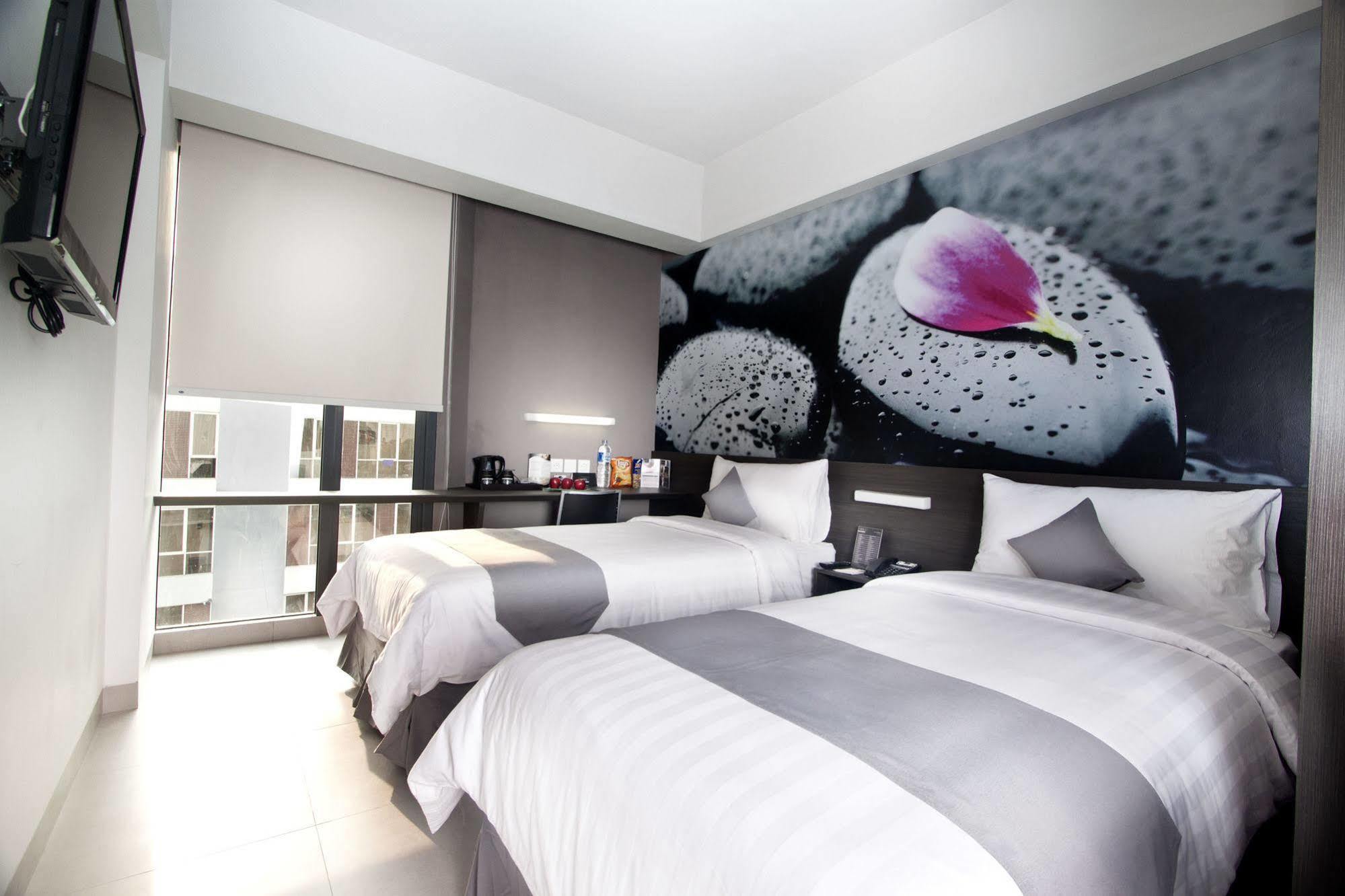 Neo Hotel Tendean Jakarta By Aston מראה חיצוני תמונה