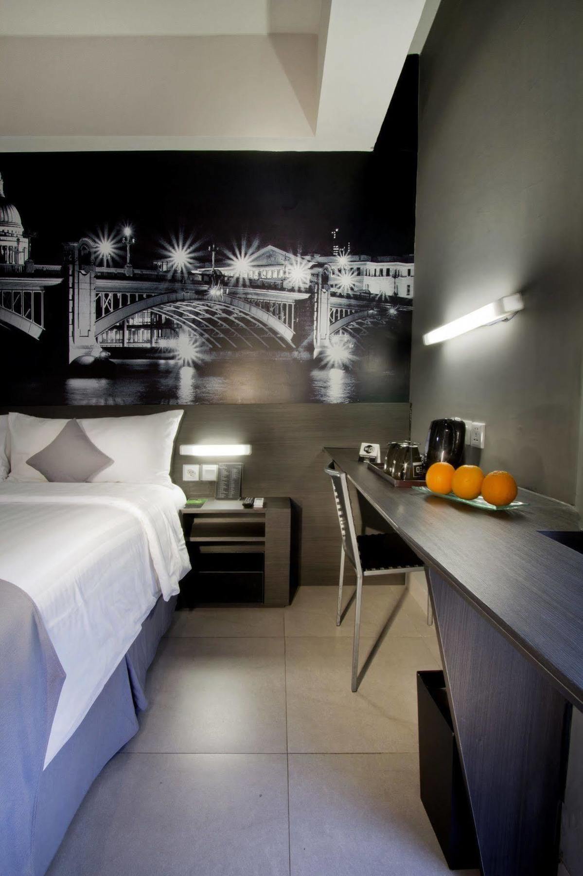 Neo Hotel Tendean Jakarta By Aston מראה חיצוני תמונה