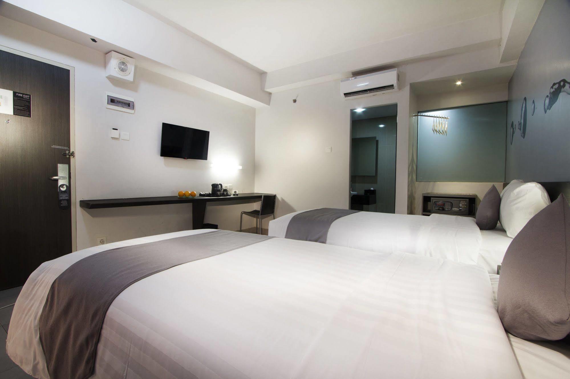 Neo Hotel Tendean Jakarta By Aston מראה חיצוני תמונה